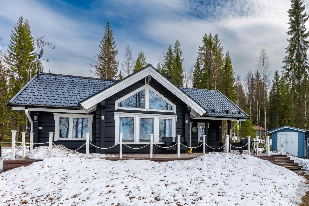 Laehderinne - 2 Bedroom Log Cabin, Private Beach, Wifi & Sauna Puolanka Luaran gambar